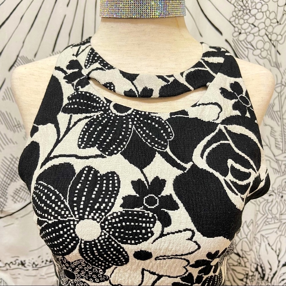 🌈 Gorgeous flower pop art dress - Picture 3 of 11